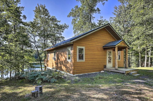 Foto 10 - Four-season Lake Cabin w/ Canoe & Paddle Boat