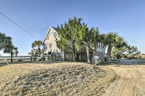 Foto 11 - Cozy Waterfront 'island House' on Live Oak Island