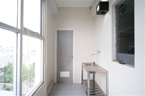 Foto 8 - Homey And Comfy 2Br At Dian Regency Apartment