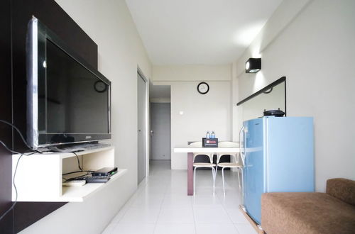 Photo 11 - Homey And Comfy 2Br At Dian Regency Apartment