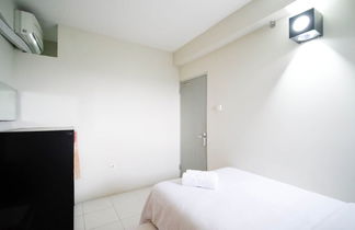 Foto 2 - Homey And Comfy 2Br At Dian Regency Apartment