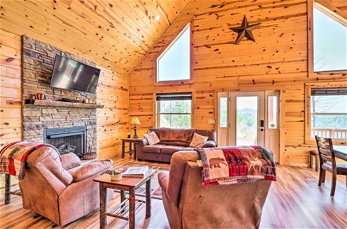 Foto 5 - Cozy Murphy Cabin Rental w/ Mountain Views