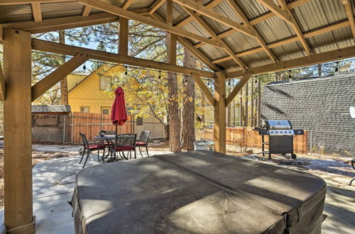 Foto 4 - Cozy A-frame w/ Hot Tub Near Arrowbear Lake