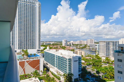 Photo 34 - Perfect Beachfront Condo: Comfort & Luxury