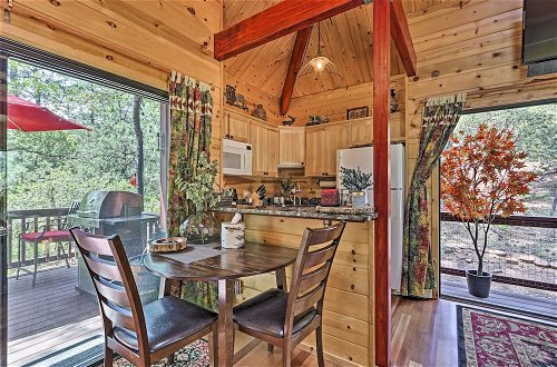 Foto 5 - Strawberry/pine Studio Cabin With Outdoor Oasis