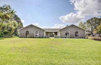 Foto 1 - Waterfront Deltona Home w/ Pool & Screened Porch