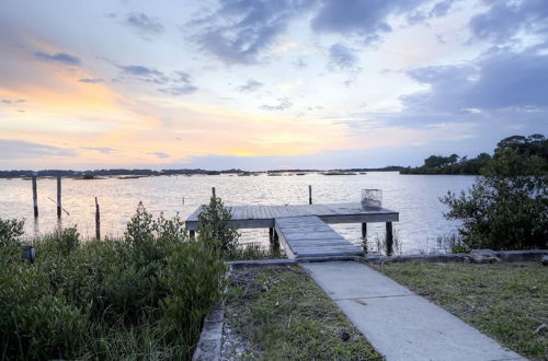 Foto 21 - Waterfront Cedar Key Duplex Home w/ Private Dock