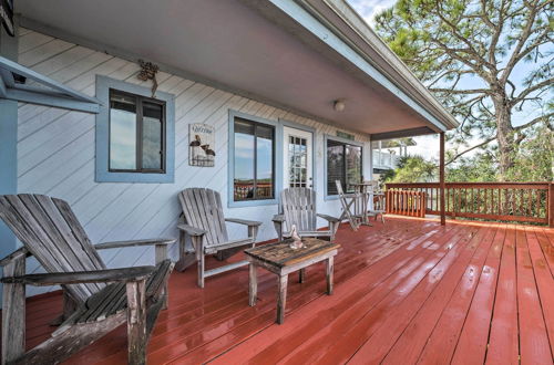 Foto 2 - Waterfront Cedar Key Duplex Home w/ Private Dock