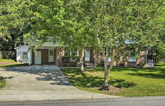 Foto 2 - Charming Apex Home With Back Deck & Grill