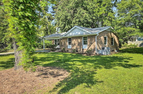 Foto 17 - Charming Apex Home With Back Deck & Grill