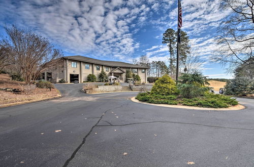 Foto 11 - Resort-style Condo w/ Balcony on Lake Keowee