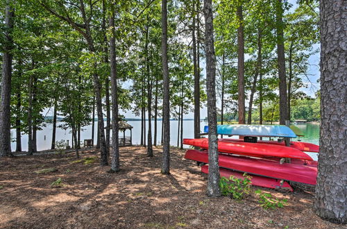 Foto 13 - Resort-style Condo w/ Balcony on Lake Keowee