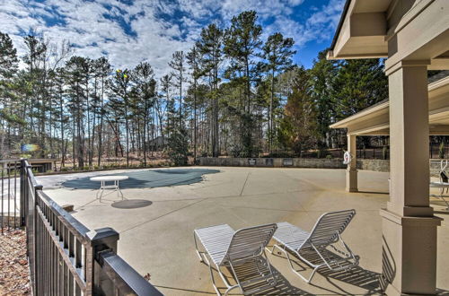 Foto 7 - Resort-style Condo w/ Balcony on Lake Keowee