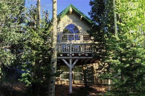 Foto 4 - Secluded Log Cabin w/ Game Room & Forest Views