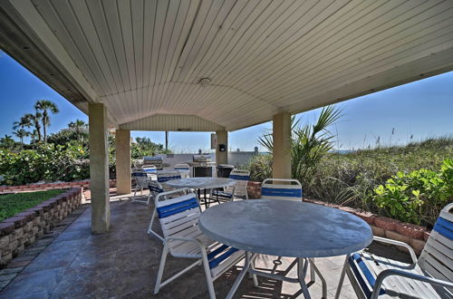 Foto 12 - Sunny Gulf Coast Villa: Direct Beach & Pool Access