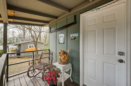 Foto 9 - Pet-friendly Vacation Rental Cabin in Whittier