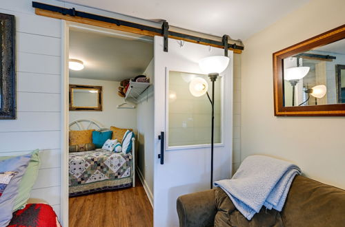 Foto 8 - Pet-friendly Vacation Rental Cabin in Whittier
