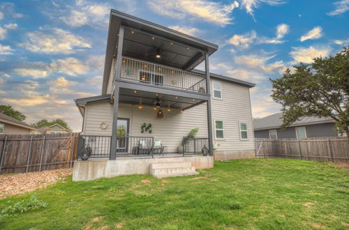 Foto 41 - Soaring 2-level Point Venture Home on Lake Travis