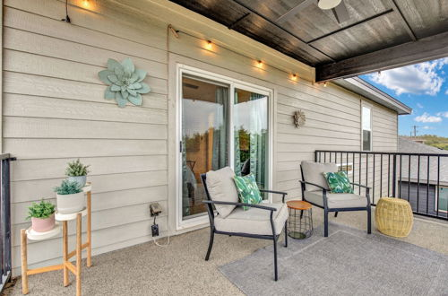 Foto 37 - Soaring 2-level Point Venture Home on Lake Travis