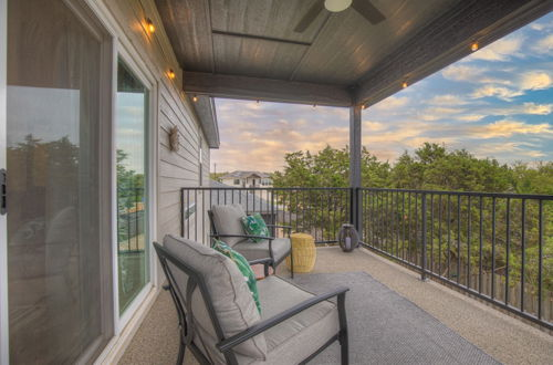Foto 34 - Soaring 2-level Point Venture Home on Lake Travis