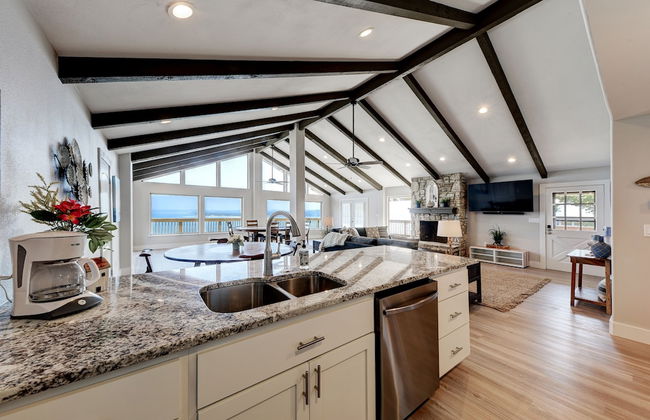 Waterfront Lake House With Hot Tub & Firepit - Foto 9