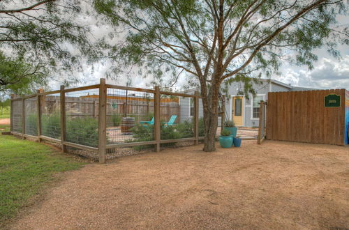 Photo 38 - The Janis Bungalow W/hot tub