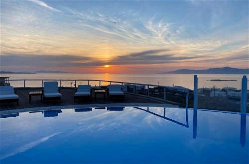 Photo 6 - Diamond Sunset Villa by Whitelist Mykonos