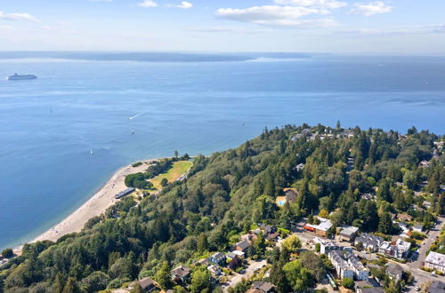 Photo 17 - Golden Gardens Getaway Beach Waterfront