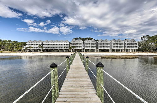 Foto 12 - Sunny Carabelle Outdoor Haven w/ Beach & Pier