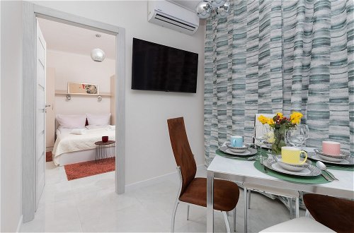 Photo 20 - Sunny Seaside Apartment by Renters