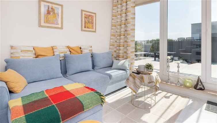 Photo 1 - Sunny Seaside Apartment by Renters