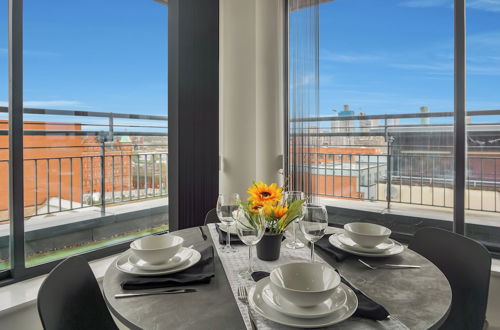 Photo 9 - 2 Bed Penthouse With Beautiful City Views