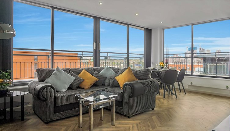 Photo 1 - 2 Bed Penthouse With Beautiful City Views
