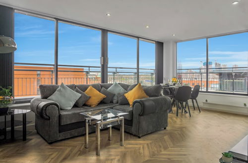 Photo 1 - 2 Bed Penthouse With Beautiful City Views