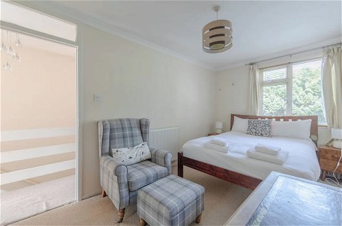 Foto 2 - Lovely 3BD Family Home With Garden - Richmond