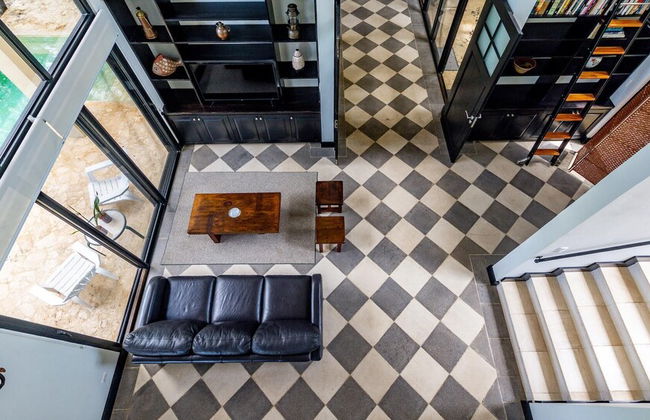 Nostalgic Retro Home on Luxurious Lot with a Private Infinity Pool and Ocean Views - Foto 23