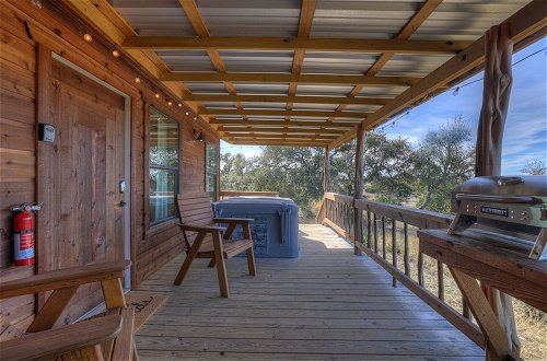 Photo 12 - Mesquite Cabin With Hot Tub & Hill Country Views
