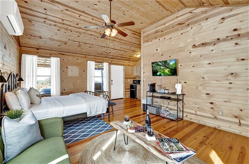 Foto 4 - Mesquite Cabin With Hot Tub & Hill Country Views