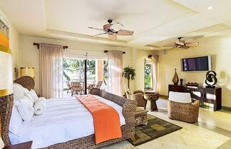 Foto 2 - Extravagant Beachfront Mansion in Flamingo - Second to None