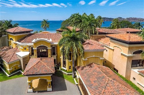 Foto 51 - Mediterranean-style Flamingo Mansion Offers the Ultimate in Beachfront Luxury