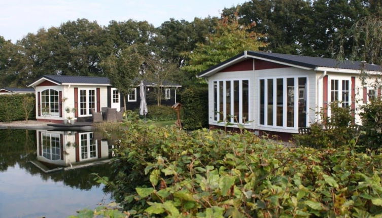 Foto 1 - Comfy Chalet With a Dishwasher, Directly on a Pond