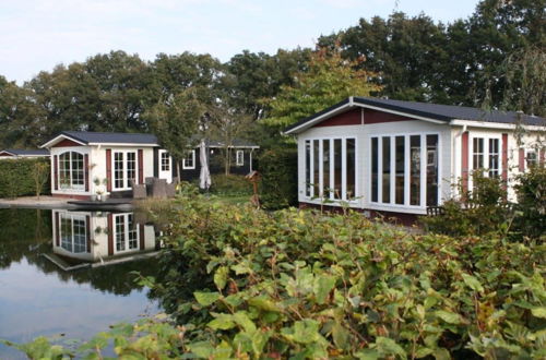 Foto 1 - Comfy Chalet With a Dishwasher, Directly on a Pond