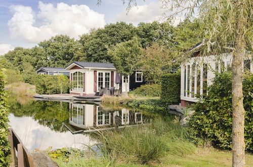 Foto 18 - Comfy Chalet With a Dishwasher, Directly on a Pond