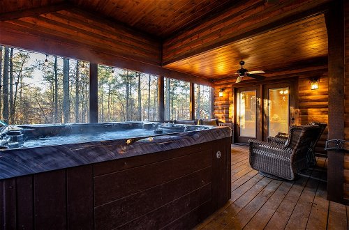 Photo 23 - Luxurious 'family Ties' Home w/ Hot Tub, Fireplace