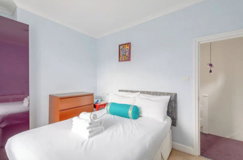 Photo 2 - Tasteful & Homely 1BD Flat - Brixton