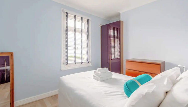 Photo 1 - Tasteful & Homely 1BD Flat - Brixton