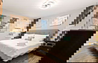 Photo 3 - Opulent Villa: Heated Pool, Theater, Game Room