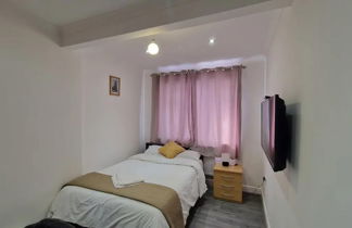 Foto 1 - Captivating 2-bed Apartment in Ilford