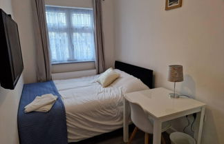 Foto 2 - Captivating 2-bed Apartment in Ilford