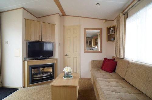 Photo 7 - Modern 3 Bedroom 2 Bathroom Caravan With Decking